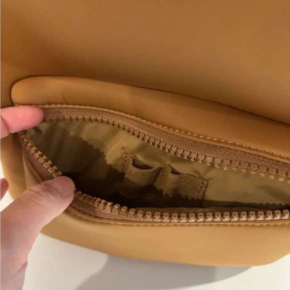 Quince All-Day Neoprene Backpack - Picture 6 of 7